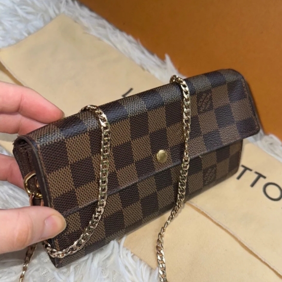 Louis Vuitton Damier Wallet Crossbody - Picture 1 of 4